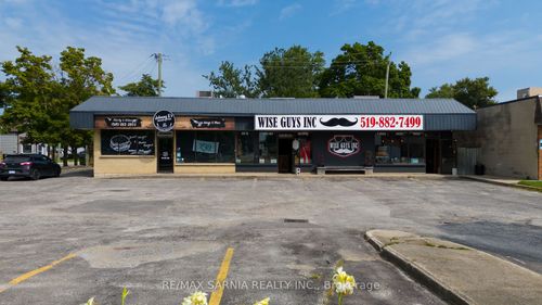 4108 Petrolia Line, Petrolia, ON, N0N1R0 | Card Image