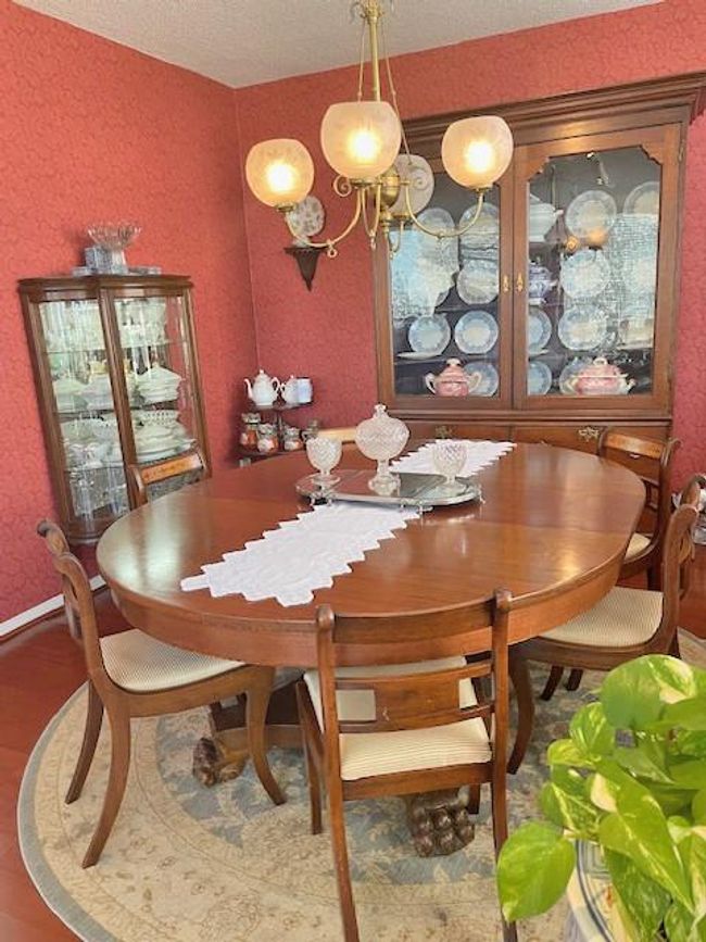 Detail of specious dining room | Image 14