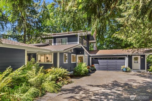 11925 Manzanita Ln Ne, Bainbridge Island, WA, 98110-4233 | Card Image