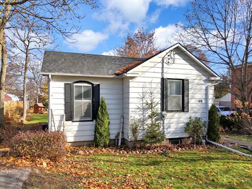 49 Centre St, Bowmanville, ON, L1C2Y2 | Card Image