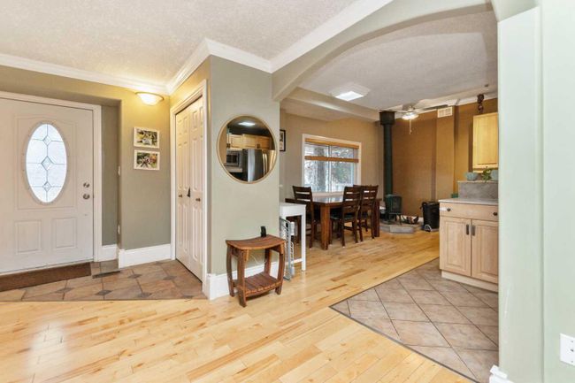 5804 44 Avenue, Home with 4 bedrooms, 3 bathrooms and 2 parking in Red Deer AB | Image 5