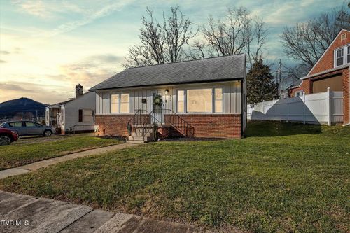 209 Tennessee St, Kingsport, TN, 37660-4543 | Card Image