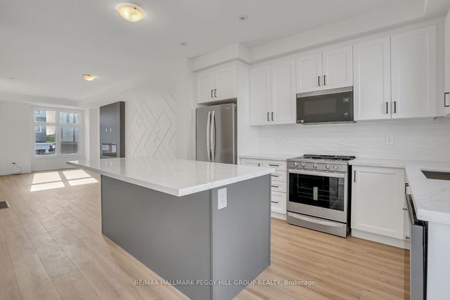 38 Brandon Crescent, House attached with 3 bedrooms, 3 bathrooms and 1 parking in New Tecumseth ON | Image 5