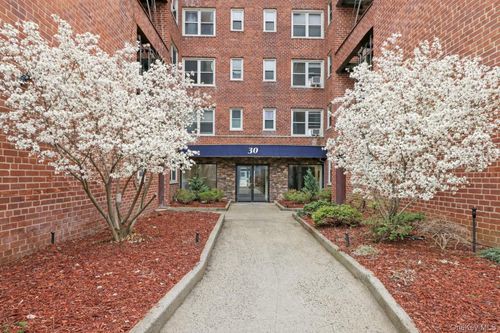 5h-30 N Broadway, White Plains, NY, 10601-2120 | Card Image