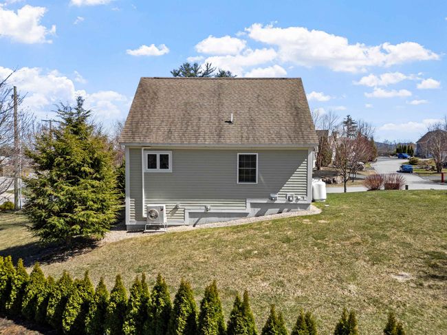 9 Memory Ln, Condo with 2 bedrooms, 1 bathrooms and null parking in Laconia NH | Image 4