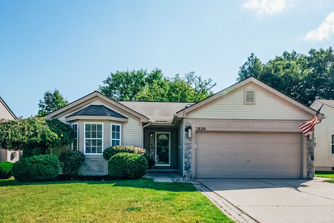 Birchwood Dr, Waterford, MI 48329