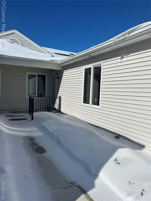 830 Crystal Ln, Marysville, MI, 48040-1574 | Card Image