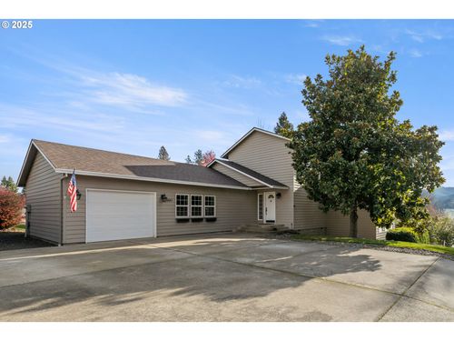 660 Jade St, Sutherlin, OR, 97479-9847 | Card Image