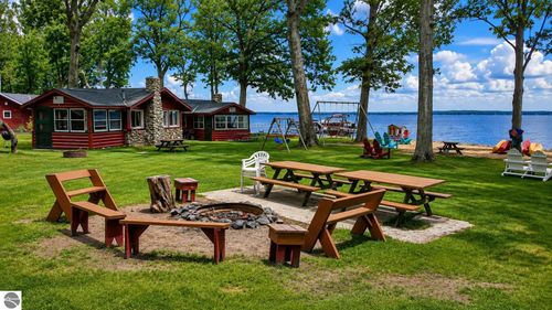127 & 128 Oneida Dr, Houghton Lake, MI, 48629-9333 | Card Image