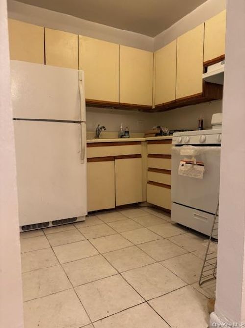 apt-306-83 Vietor Ave, Elmhurst, NY, 11373-3222 | Card Image