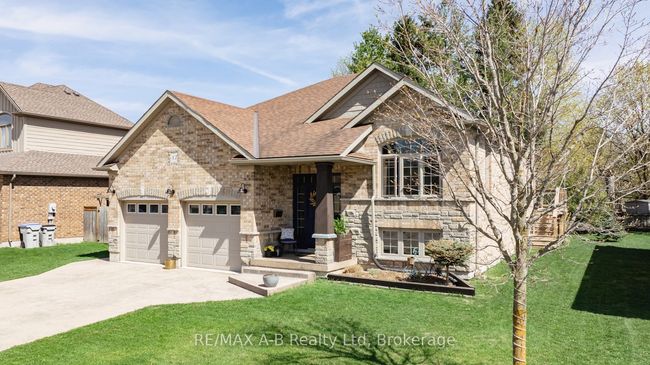83 Sylvia St, House other with 4 bedrooms, 3 bathrooms and 4 parking in Mitchell ON | Image 4