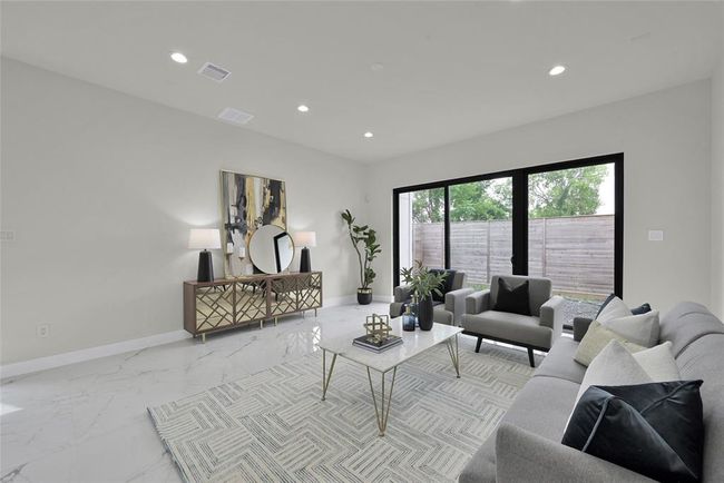 B - 2808 Cary St, House other with 3 bedrooms, 4 bathrooms and null parking in Houston TX | Image 15