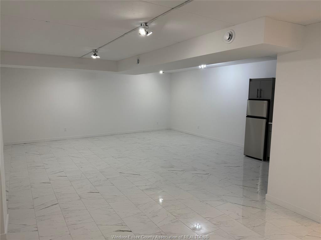 Commercial Sale in Windsor 5
