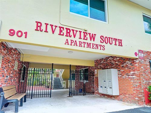 apt-105-901 Ne 18th Ct, Fort Lauderdale, FL, 33305-3818 | Card Image
