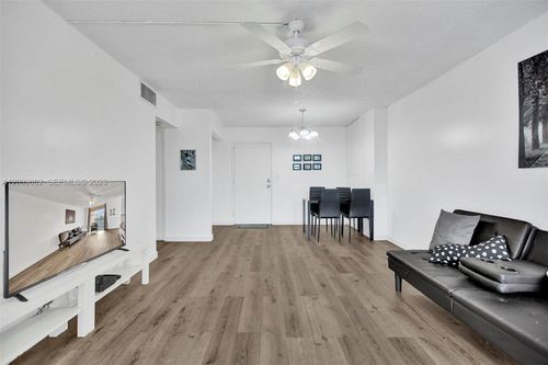 514-200 172nd St, Sunny Isles Beach, FL, 33160-3440 | Card Image