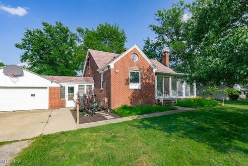 8507 Avery Rd, Broadview Heights, OH, 44147-1911 | Card Image