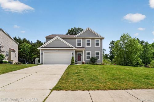 7067 Glenmeadow Ct, Grand Blanc, MI, 48439-7587 | Card Image