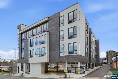 9-11 E Passaic St, Hackensack, NJ, 07601-5809 | Card Image