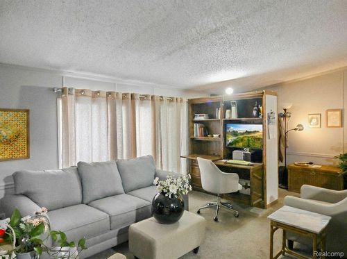 39200 Harbor Rd, New Boston, MI, 48164-9020 | Card Image