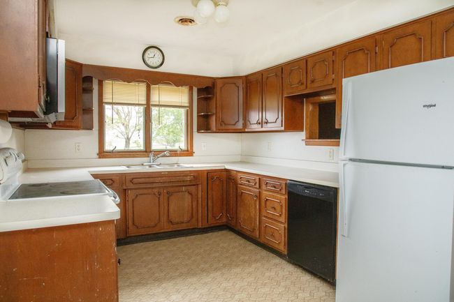 28352 Evergreen Ave, Home with 4 bedrooms, 1 bathrooms and null parking in Aplington IA | Image 7