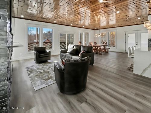 1924 Walker Trl, Sevierville, TN, 37876-8823 | Card Image