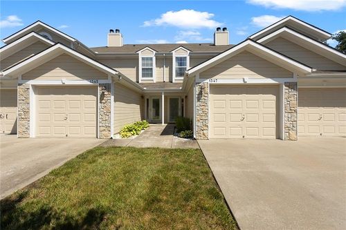 1347 Nw Hidden Ridge Cir, Blue Springs, MO, 64015-2719 | Card Image