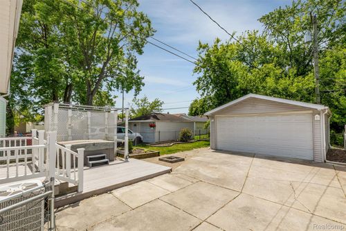 24921 Lexington Ave, Eastpointe, MI, 48021-1392 | Card Image