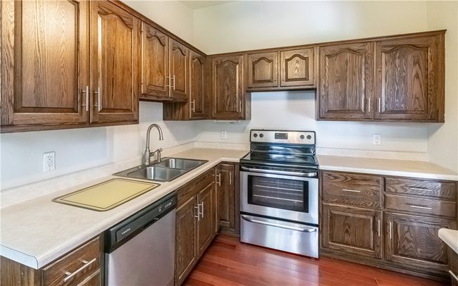 Alternate view of the kitchen. | Image 10
