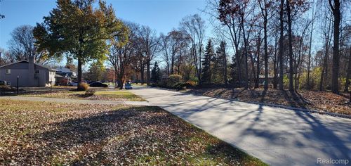 381 S Beech Daly St, Dearborn Heights, MI, 48125-1008 | Card Image