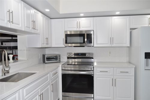 apt-106c-700 Sw 128th Ave, Pembroke Pines, FL, 33027-1794 | Card Image