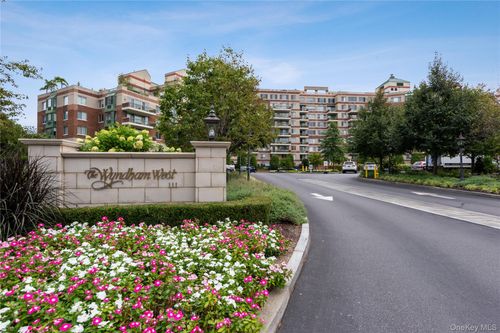 901-100 Hilton Ave, Garden City, NY, 11530-1569 | Card Image