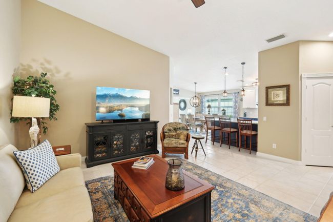 8136 Se Peppercorn Ct, House other with 3 bedrooms, 2 bathrooms and null parking in Hobe Sound FL | Image 9
