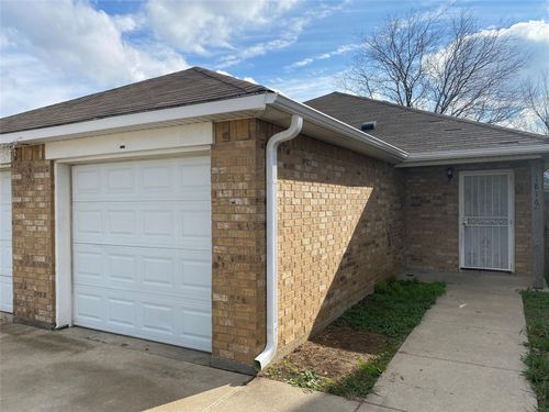 1816 Bessie St, Fort Worth, TX, 76104-1810 | Card Image