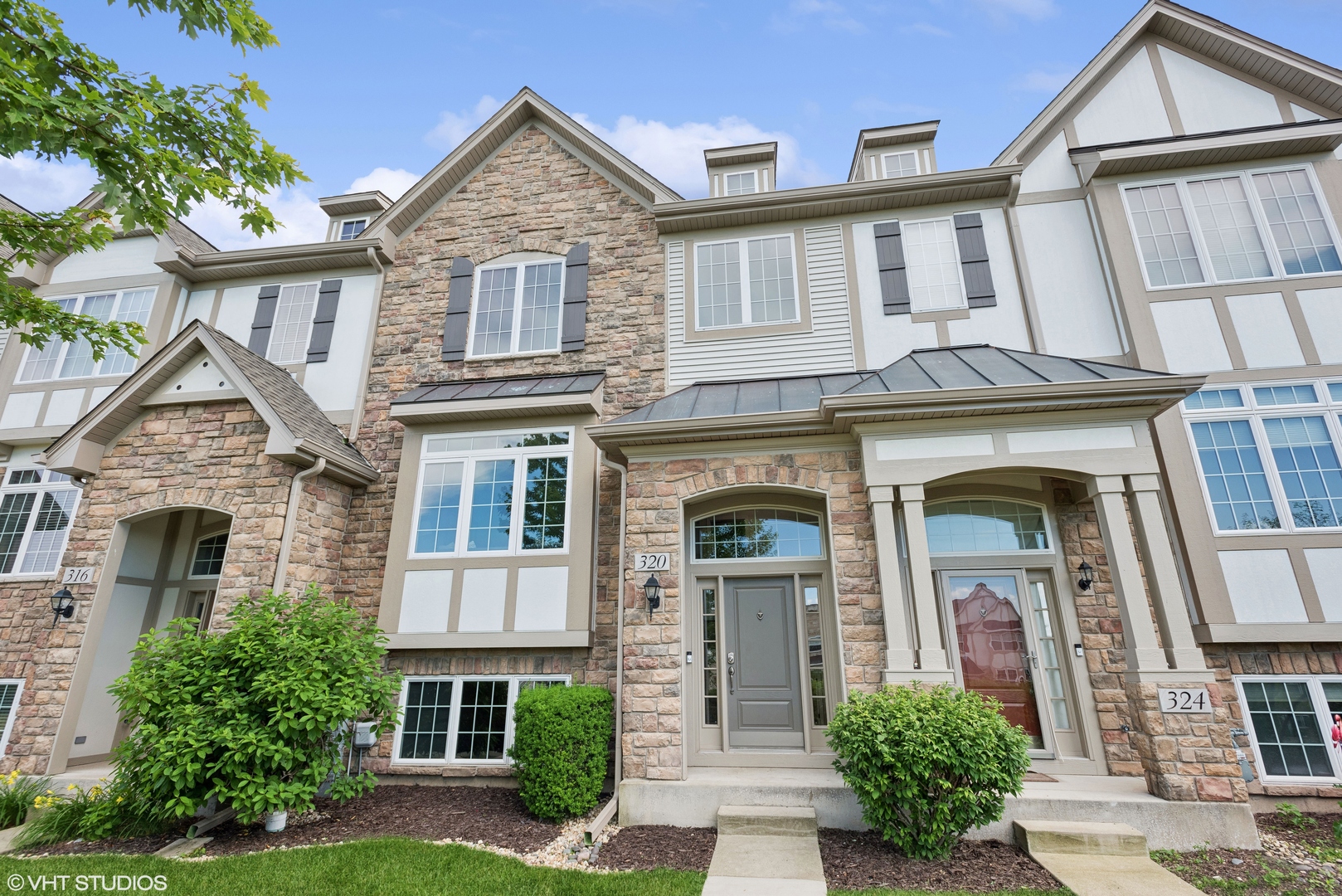 320 Castle Circle, For Sale in Carol Stream Zoocasa