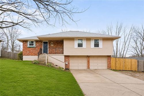 310 Se Shamrock Ln, Blue Springs, MO, 64014-4627 | Card Image