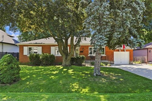 70 Floresta Crt, Ancaster, ON, L9G1R8 | Card Image