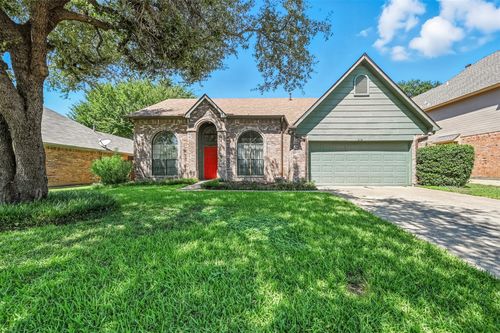 2116 S Winding Creek Dr, Grapevine, TX, 76051-3012 | Card Image