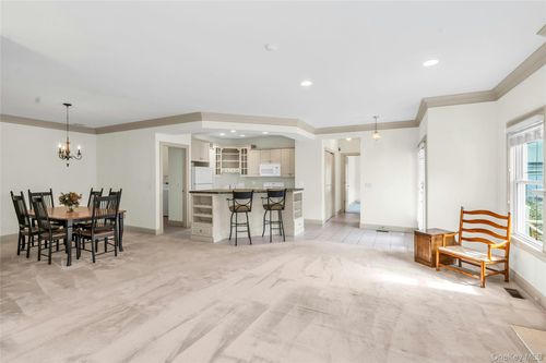 a-40 Oak Run, Stony Brook, NY, 11790-3339 | Card Image