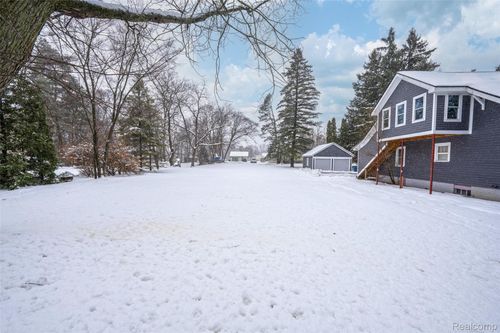 431 N Saginaw St, Holly, MI, 48442-1412 | Card Image