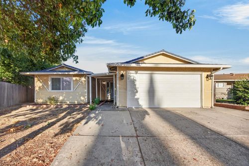 5267 Village Wood Drive, Sacramento, CA, 95823 | Card Image