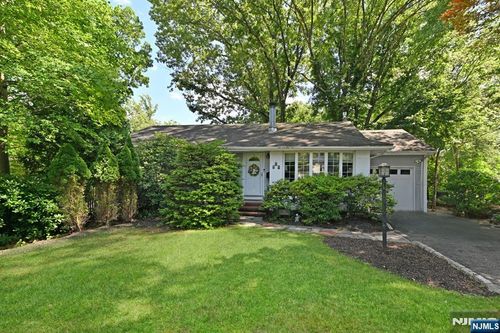 73 Ralph Ave, Hillsdale, NJ, 07642-1614 | Card Image