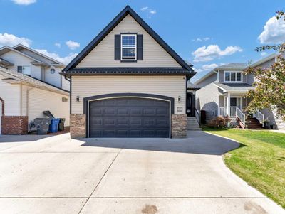 20 Terrace Cir Ne, House detached with 4 bedrooms, 3 bathrooms and 4 parking in Medicine Hat AB | Image 1