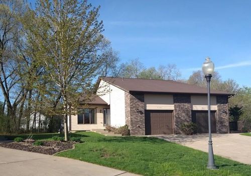 608 Woodridge Ct, Menomonie, WI, 54751-4161 | Card Image