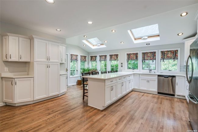 Hardwood Floors | Image 4