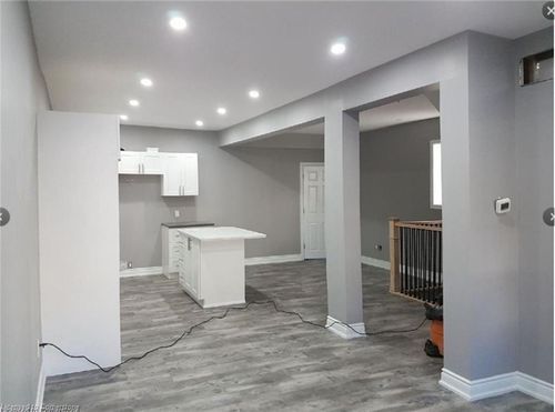 main-24 Avalon Pl, Hamilton, ON, L8M1R3 | Card Image