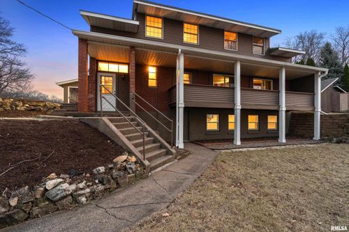 7216 Valley Dr, Bettendorf, IA, 52722-6352 | Card Image