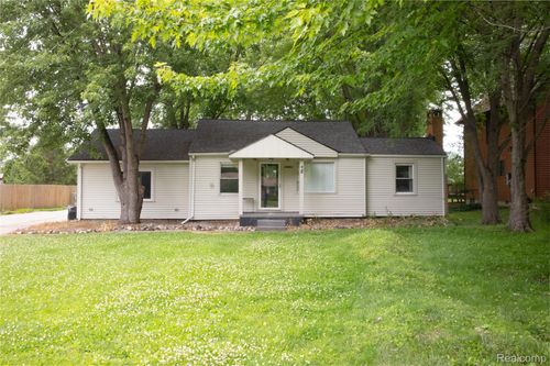 39751 Sylvia St, Harrison Twp, MI, 48045-1539 | Card Image