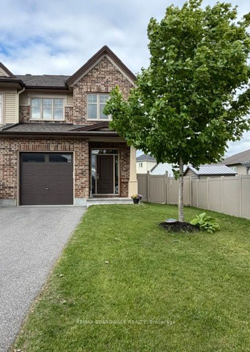 2 Duncanville St, Russell, ON, K4R0C5 | Card Image