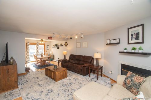 10 Franklin Pl, Washingtonville, NY, 10992-1353 | Card Image