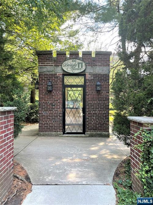 100 Palisade Ave, Bogota, NJ, 07603-1726 | Card Image